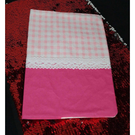 Protège carnet rose carreaux