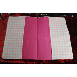 Protège carnet rose carreaux